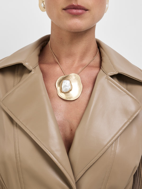 SHEIKE Delilah Necklace Gold 1008855 Model Image