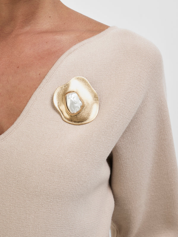 SHEIKE Delilah Brooch Gold 1008856 Model Image