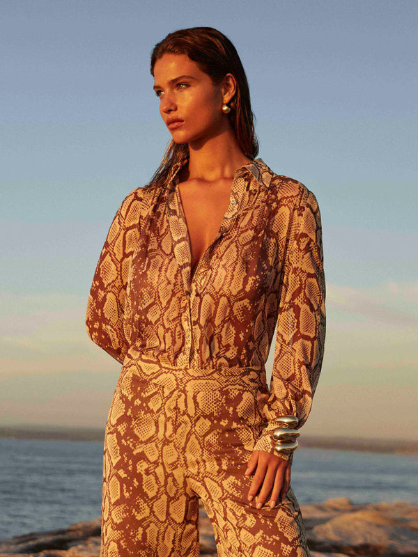 SHEIKE Daphne Shirt Snake 1007671 Campaign Image