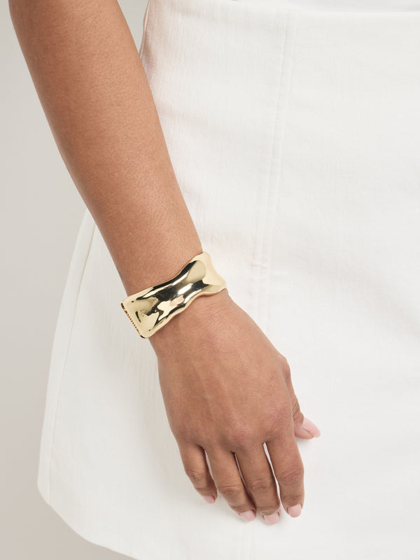 SHEIKE Celyse Bangle Gold 1007948 Model Image