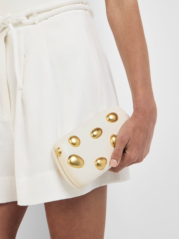 SHEIKE Bianca Clutch Beige Model Image