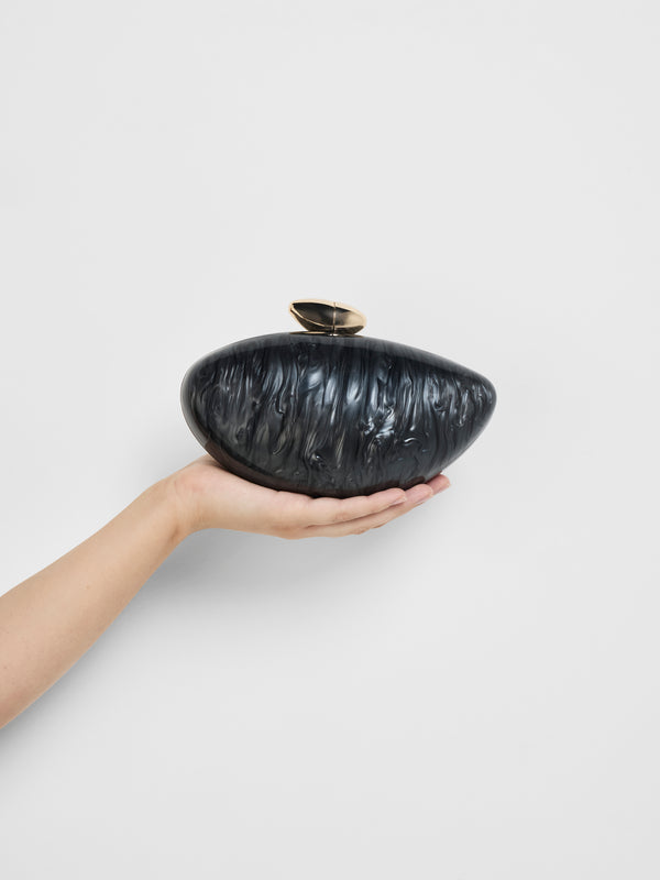 SHEIKE Mia Clutch Black 1008510 Model Image