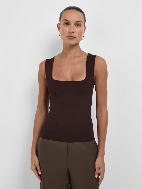 Size8 SHEIKE Kaia Top Chocolate 1008729 Close Up Image