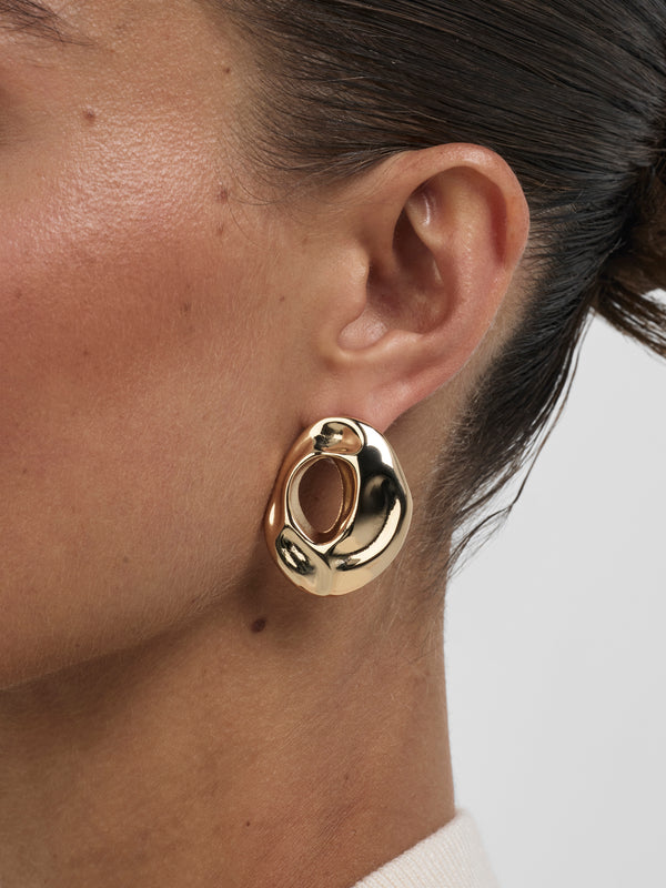 SHEIKE Montana Earrings Gold 1008851 Model Image