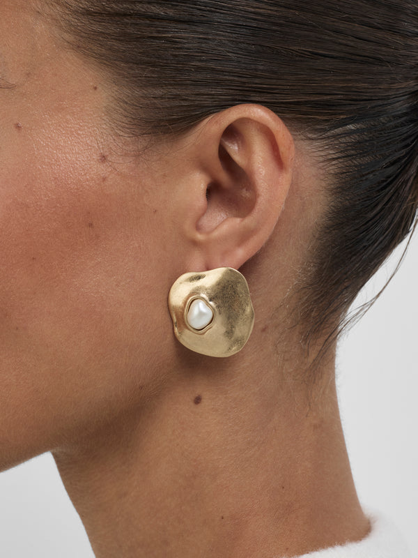 SHEIKE Delilah Earrings Gold 1008857 Model Image