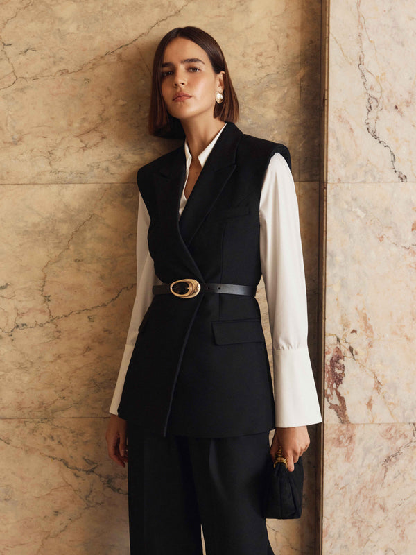 SHEIKE Crio Vest Black 1008481 Campaign Image